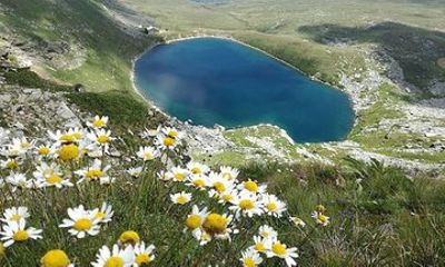 Hiking to the mountain lake