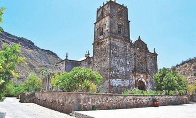 Explore San Javier Mission, Lunch, Walk & Historical Tour