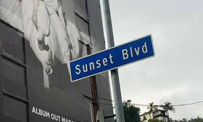 2 Hour Private Tour - Hollywood and Beverly Hills Celebrity Homes