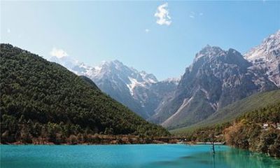 Private Tour: Jade Dragon Snow Mountain and Yuhu Village from Lijiang