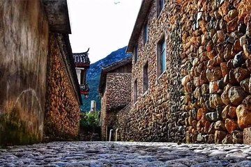 Private Lijiang Day Tour to Yuhu Village at the Foot of Yulong Snow Mountain