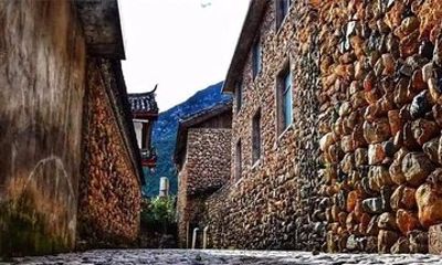 Private Lijiang Day Tour to Yuhu Village at the Foot of Yulong Snow Mountain
