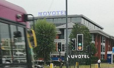 Heathrow Hotel to Heathrow Hotel With Stopovers at Stonehenge & Salisbury