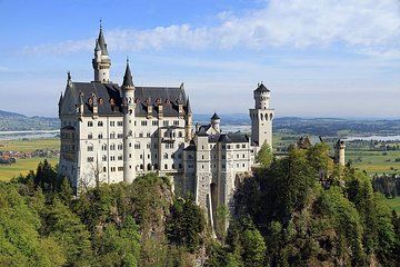 Full Day Tour to Neuschwanstein Castle incl. Carriage ride and guided tour