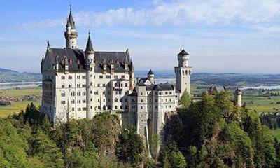 Full Day Tour to Neuschwanstein Castle incl. Carriage ride and guided tour