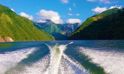 Shared Tour - Boat Ride Topocoro Lake (Nature)