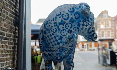 Fun Discovery Walk in Delft: Secret Alleys & Blue Ceramics