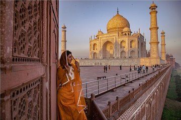 Taj Mahal Overnight Tour with Optional Hotels