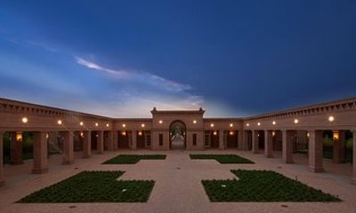 An exclusive night at the labyrinth-museum, in Parma countryside
