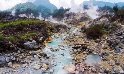 Jungle Tracking & Volcano Crater