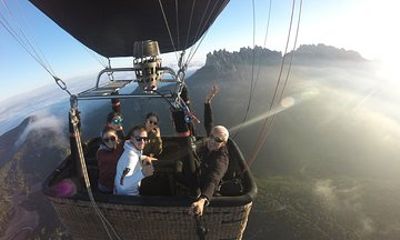 Hot air balloon Kon-Tiki Montserrat including Barcelona's pickup