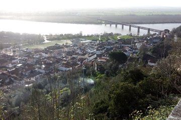 Santarém train station. Know the Tagus and the Ribeira until Alfange.