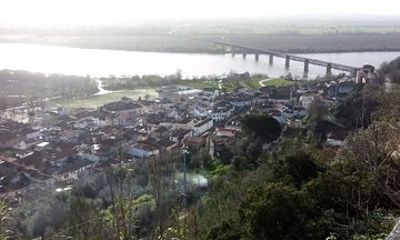 Santarém train station. Know the Tagus and the Ribeira until Alfange.