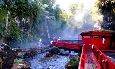 Geometric Hot Springs Private Tour from Pucon