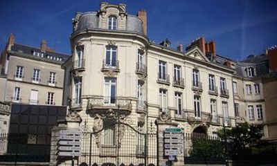 Private 3-hour Walking Tour of Nantes with official tour guide