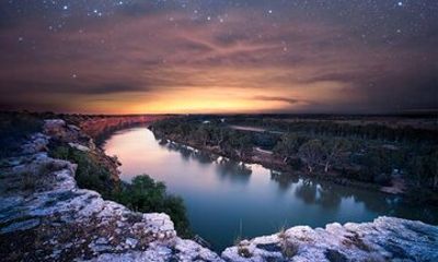 Small-Group River Murray Dark Sky and Sunset Tour with Dinner