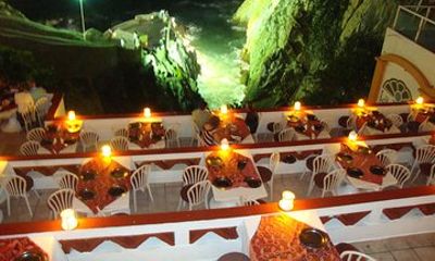 Acapulco Shore Excursion: Cliff Divers at Night