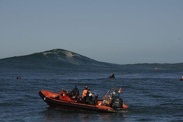 Where Giant Waves Are Born – Trip to the Nazaré Canyon