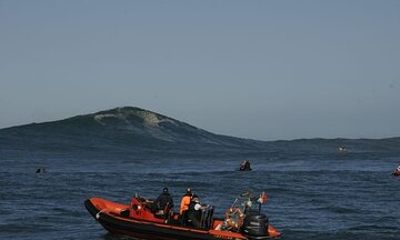 Where Giant Waves Are Born – Trip to the Nazaré Canyon