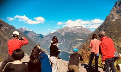 Private tour Geiranger and Glaciers 1 to 15 people