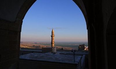 Deyrulzafaran Monastery, Dara Ancient Ruins and Old Town Tour in Mardin