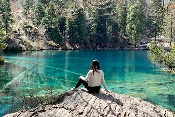 Blausee, Interlaken and alpine villages private guided tour from Luzern