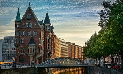 Private Direct Transfer From Wolfsburg to Hamburg; English Speaking Driver