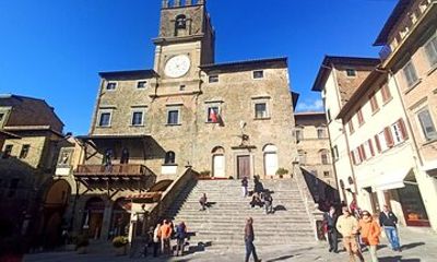 PRIVATE TRANSFER: from Assisi to Florence with stops in Cortona & Montepulciano