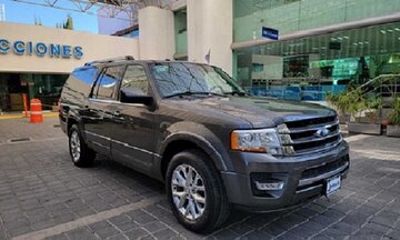 Private round trip airport & touristic zones