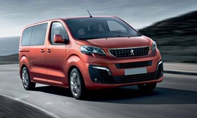 Corfu: Private Airport Transfer with Minivan