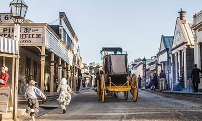 Sovereign Hill, Botanical Gardens and Melbourne Skydeck Bus Tour