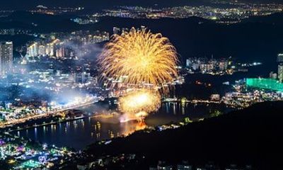 Daegu's Top Attractions on a private tour with a Licensed guide