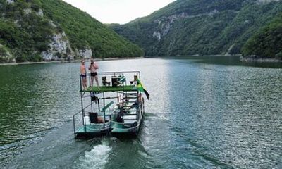 Little barge-great fun