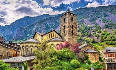 Private Walking Tour of Andorra with Local Guide and Transfer