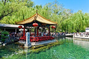 Private Jinan Qianfo Mountain& Daming lake city tour with lunch