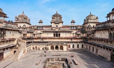 A Day Trip of Orchha from Khajuraho in Private Car with Guide