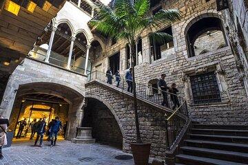 Picasso Museum Entry, Digital Guide and Born Walk