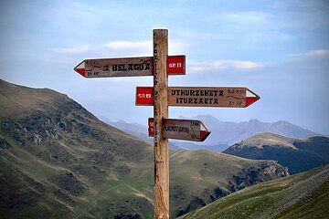 Bilbao: Pilgrim Transfer to Saint Jean Pied de Port