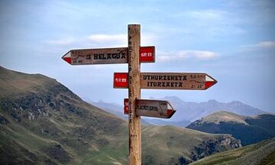 Bilbao: Pilgrim Transfer to Saint Jean Pied de Port