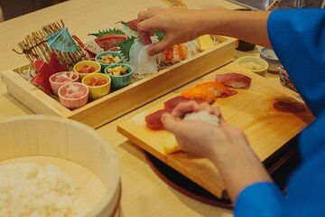 Tokyo Sushi Making Class and Picnic near Shinjuku Gyoen