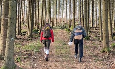 Hike with Wild Forage Surviving Tips and Local Lunch at the Lake