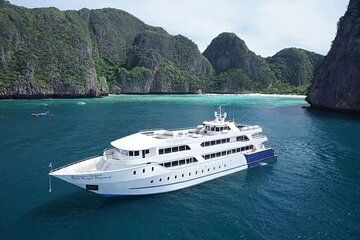 Premium Phi Phi Ferry: Island Tour & Lunch