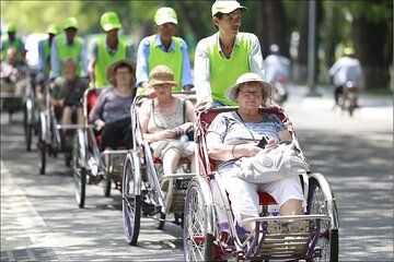 Hue Night Cyclo Tour with Cuisine and Folk Music