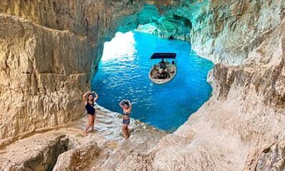 Exclusive Shipwreck & Blue caves Tour : Up to 10 guests