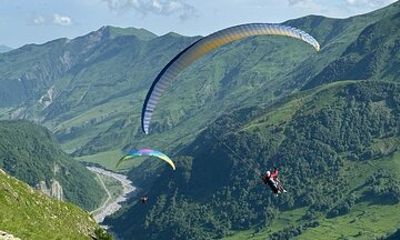 Gudauri: Paragliding flight with Free HD Video&Hotel Transfer