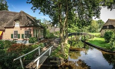 Private transfer from Giethoorn to Amsterdam