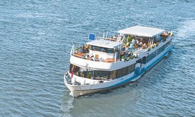 Linz harbour tour by boat