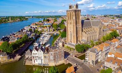 Dordrecht: City Walk Audio Guide in 7 Languages on your Phone