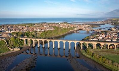 Private Edinburgh Day Tour in a London Taxi to Scottish Borders