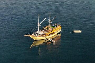 3 Days and 2 Nights Phinisi Shared Tour Komodo